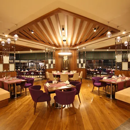 Szálloda Ramada Plaza By Wyndham 5*